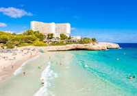 Globales America, Exterior and beach