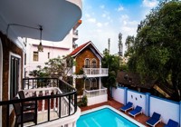 Hotel Mira, hotel outside area.jpg