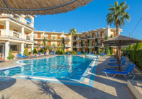 1. Plaza Pallas Hotel Pool.jpg