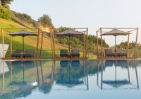 1. White Rocks Hotel