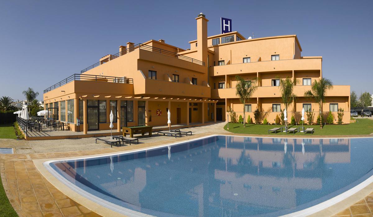 Praia Sol. Outdoor Pool 2