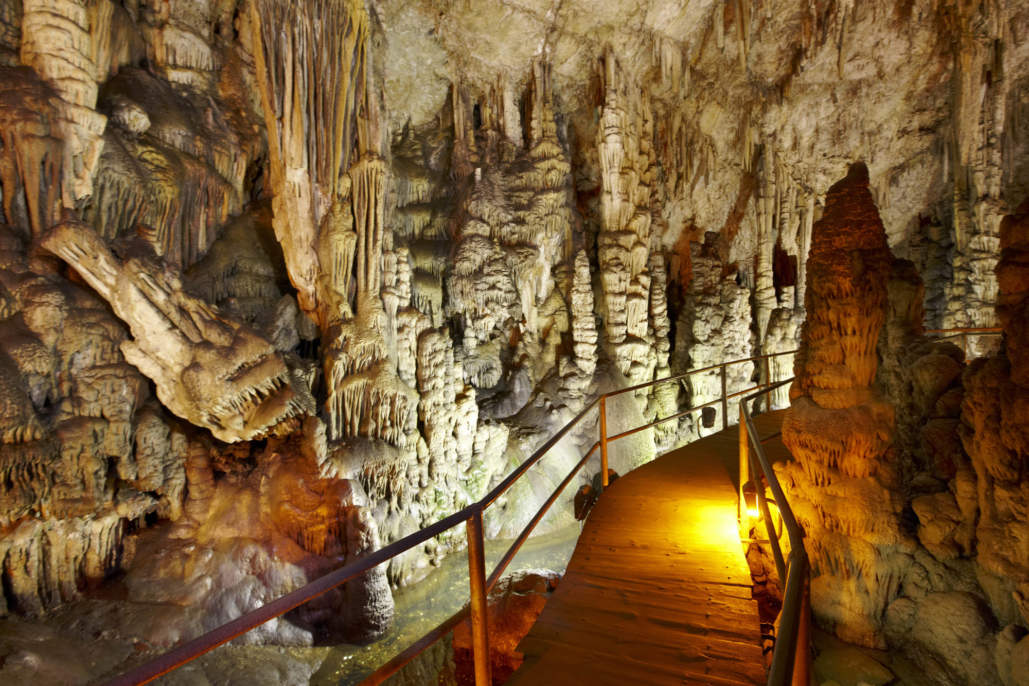 Dikteon Cave